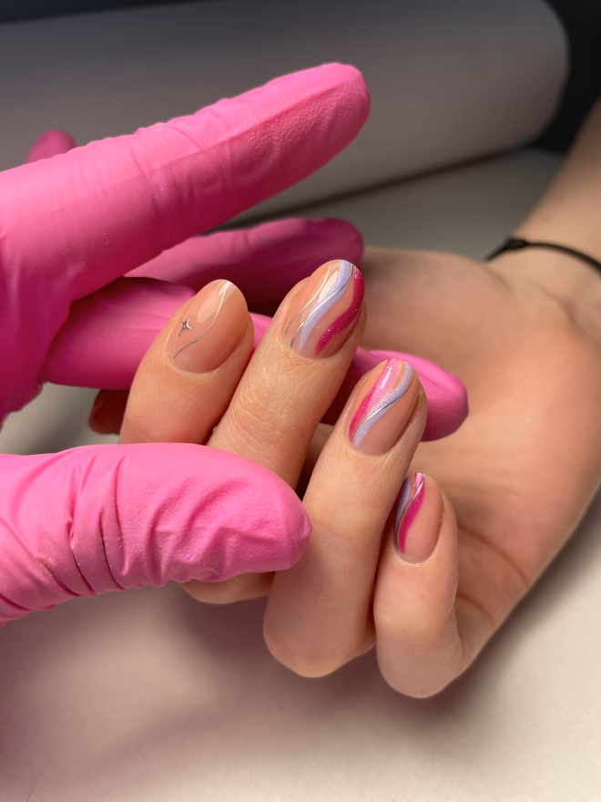 Manicure hybrydowy w Turku – trwały lakier wykonany w gabinecie kosmetycznym Stefańska